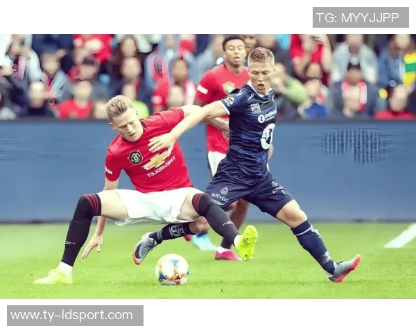 沙尔克04逆转绝杀帕德博恩成功反超升至德乙榜首准备冲击德甲