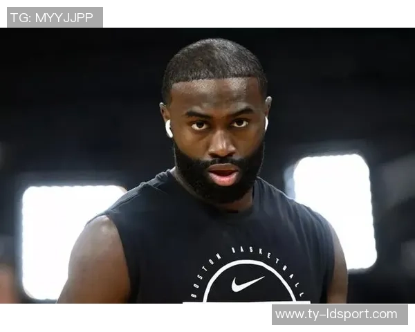 杰伦布朗直言AI泛滥发际线粉蹭对手引发热议