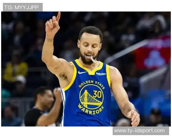 微笑刺客与库里:追梦勇士的控卫之道与得分型控球后卫的魅力解析 微笑刺客与库里:追梦勇士的控卫之道与得分型控球后卫的魅力解析