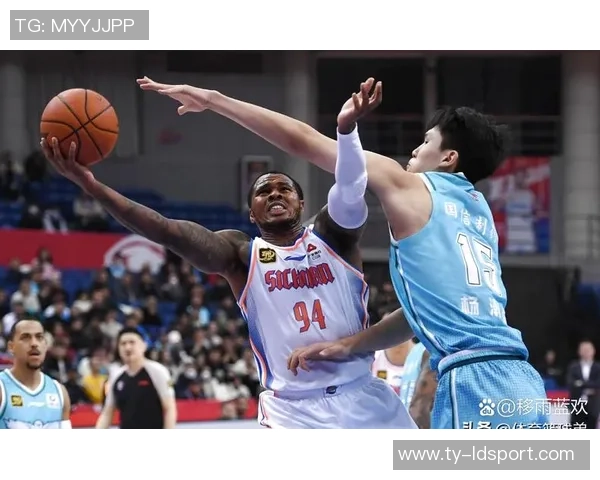 拓记分析罗威外线防守能力超越克林根和杨瀚森球队应优先续约他