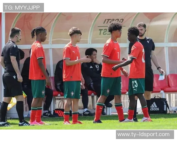 迷你罗首次亮相葡萄牙U16国家队将参加月底联合会杯赛事 迷你罗首次亮相葡萄牙U16国家队将参加月底联合会杯赛事