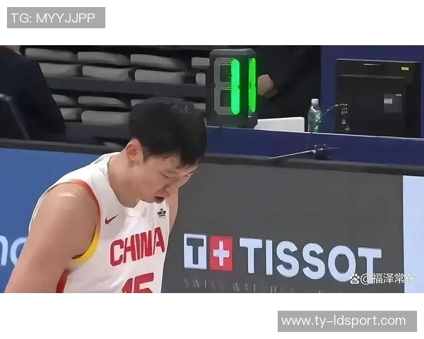 周琦因伤缺席亚洲杯赛场与队友并肩作战全力以赴进行康复训练